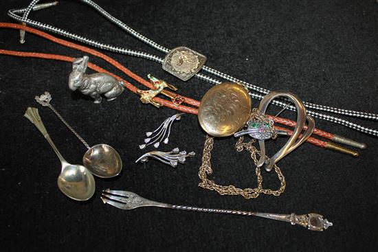 Mixed jewellery etc.